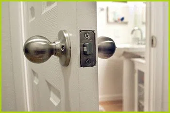 Expert Locksmith Services Houston, TX 713-357-0753 - 14-unlock-door